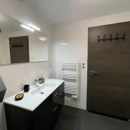 Three-bedroom Flat With Terrace Near The Harbour And Town Centre Lägenhet