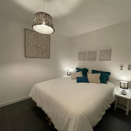 Three-bedroom Flat With Terrace Near The Harbour And Town Centre Apartment