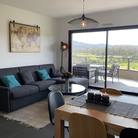 Two-bedroom Flat With Terrace Near The Harbour And Town Centre Appartement Porto-Vecchio (Corsica)