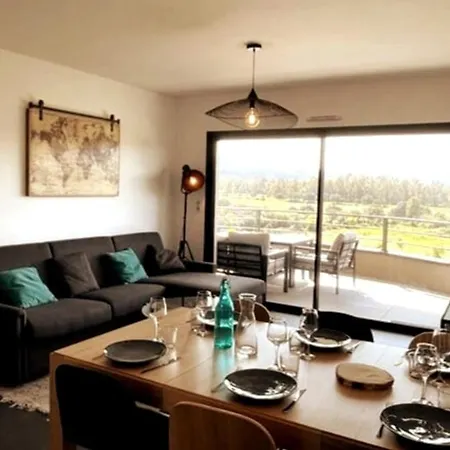 Апартаменты Two-bedroom Flat With Terrace Near The Harbour And Town Centre *