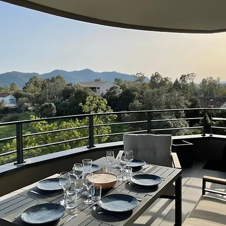 Two-bedroom Flat With Terrace Near The Harbour And Town Centre Апартаменты