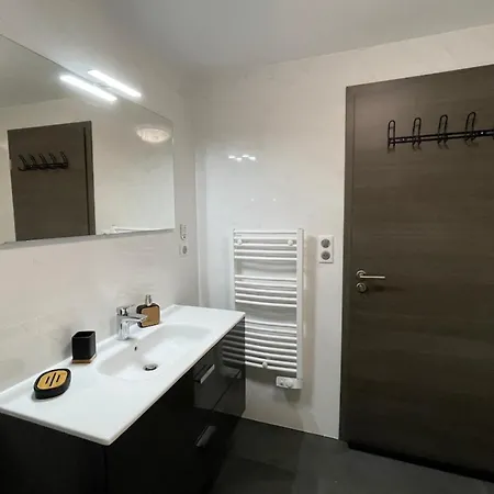 Two-bedroom Flat With Terrace Near The Harbour And Town Centre * Porto-Vecchio (Corsica)