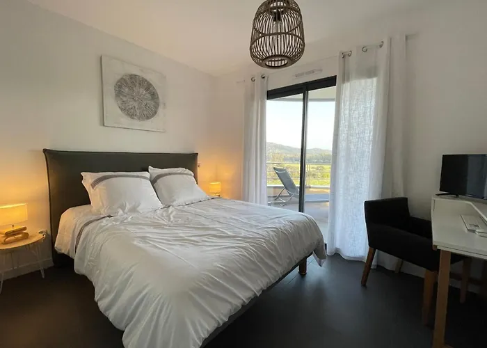 Two-bedroom Flat With Terrace Near The Harbour And Town Centre Porto-Vecchio (Corsica)