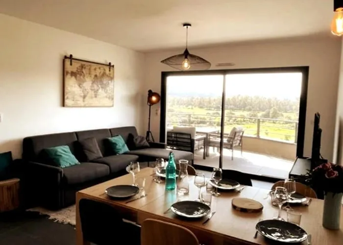 شقة Two-bedroom Flat With Terrace Near The Harbour And Town Centre *