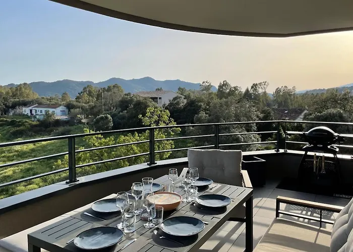 Two-bedroom Flat With Terrace Near The Harbour And Town Centre Appartement