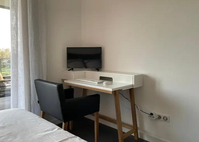 Two-bedroom Flat With Terrace Near The Harbour And Town Centre * Porto-Vecchio (Corsica)